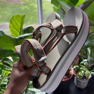 Teva Flatform universal mesh print sandals